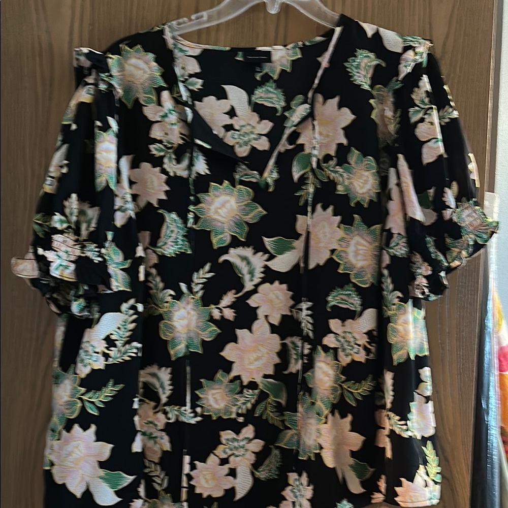 Who What Wear Black and Green Flutter Sleeve Blouse